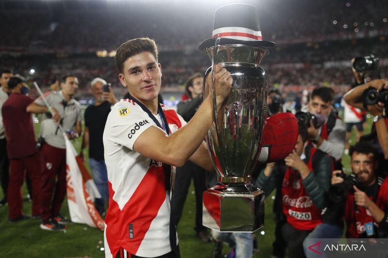 Julian Alvarez setuju gabung Manchester City dari River Plate