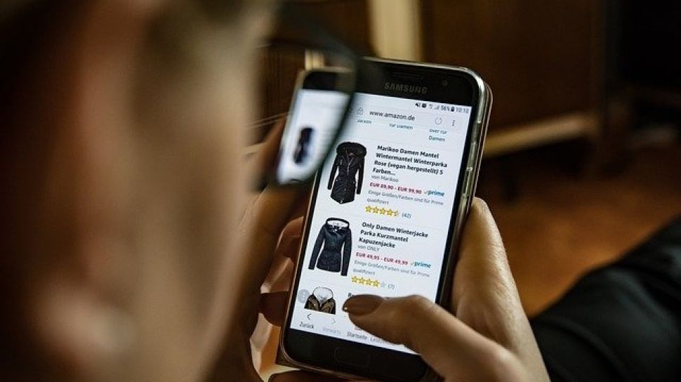 Survei: Fesyen dan aksesoris Kategori Paling Laris di e-Commerce Indonesia