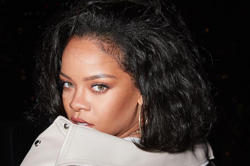 Rihanna Hamil Anak Pertama, Pamer Baby Bump Bersama A$AP Rocky