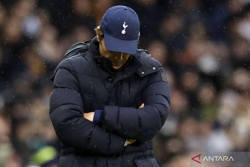 Antonio Conte akui tidak mudah mengubah Tottenham Hotspur