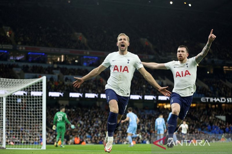 Harry Kane antar Tottenham menang dramatis atas City di Etihad