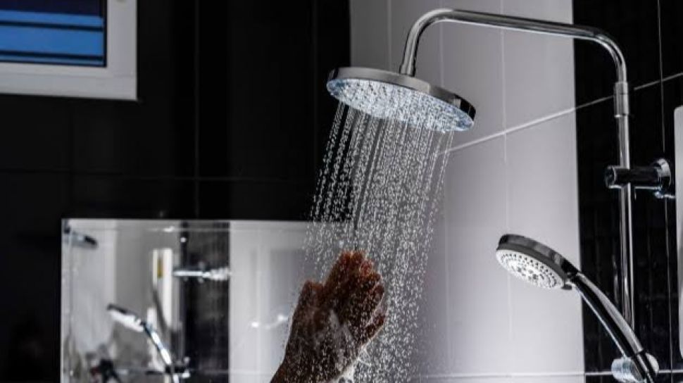 Shower untuk Mandi Bisa Jadi Tempat Berkembang Biak Bakteri dan Sebabkan Penyakit, Cek Kebersihannya