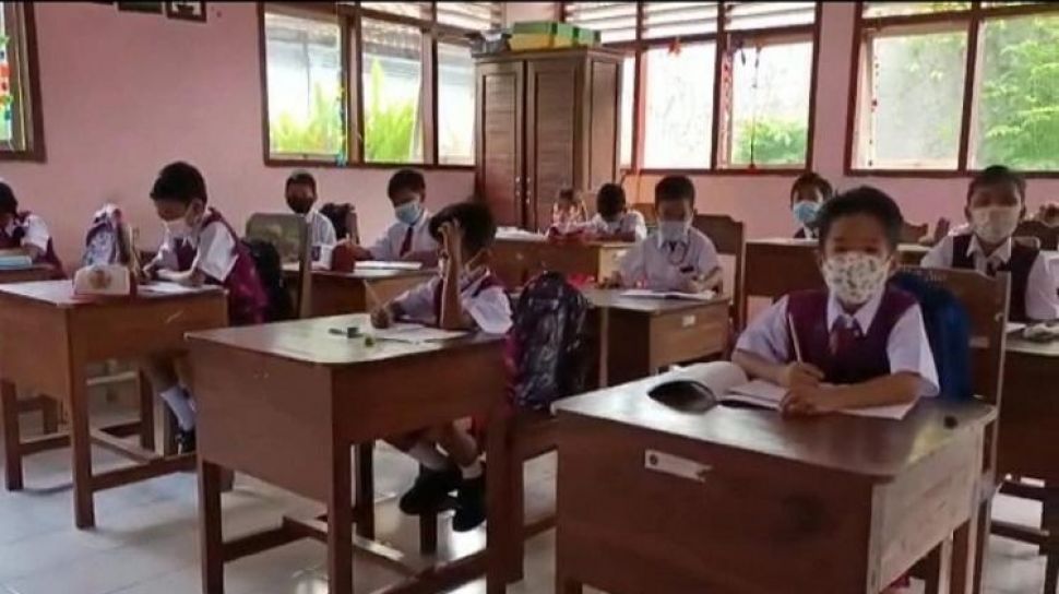 Anies Baswedan Minta Luhut Hentikan PTM 100 Persen di Jakarta, Epidemiolog Akhirnya Buka Suara