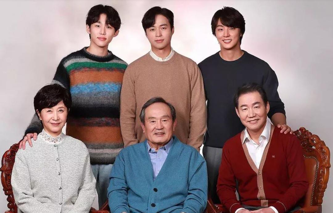 Drama Baru Yoon Shi Yoon Rilis Foto Keluarga Para Pemeran