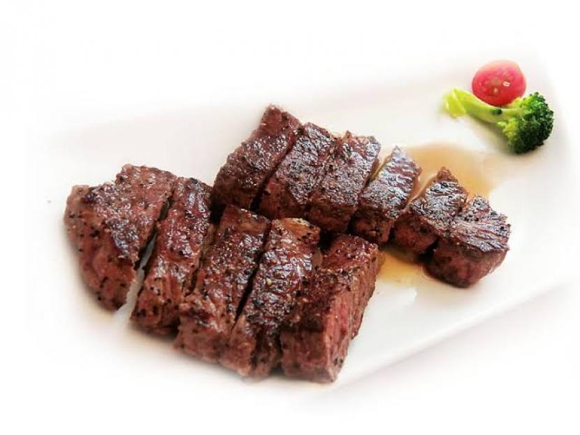 Steak dari Daging Bagian Perut Juga Bisa Juicy, Chef Chandra Bongkar Resepnya