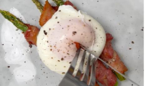 Cara Membuat Poached Egg Sempurna, tak Perlu Pakai Cuka!