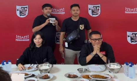 Makan Nasi Padang Zee JKT48 Lawan Arief Muhammad, Siapa Pemenangnya?
