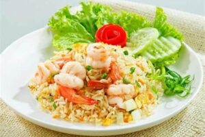 Nasi Goreng Kari dan Udang untuk Sarapan Spesial