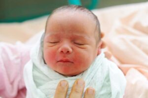 Bayi Baru Lahir Perlu Jalani 3 Tes Kesehatan Ini, Gunanya Buat Apa?