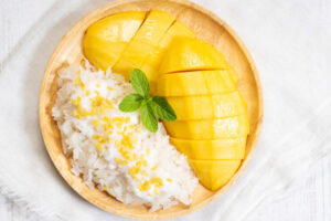 Cara Membuat Mango Sticky Rice: Lezatnya Gurih Manis Thailand di Rumah Anda