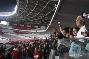 Ganjar Pranowo nonton Liga Kampung Soekarno Cup